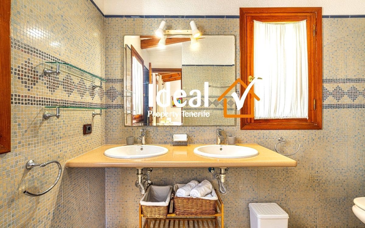 4 quarto Moradia para venda em Costa Adeje com piscina garagem - 1 150 000 € (Ref: 9633831)