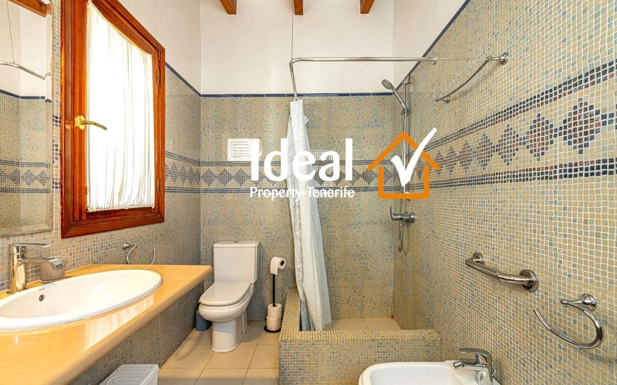 4 quarto Moradia para venda em Costa Adeje com piscina garagem - 1 150 000 € (Ref: 9633831)