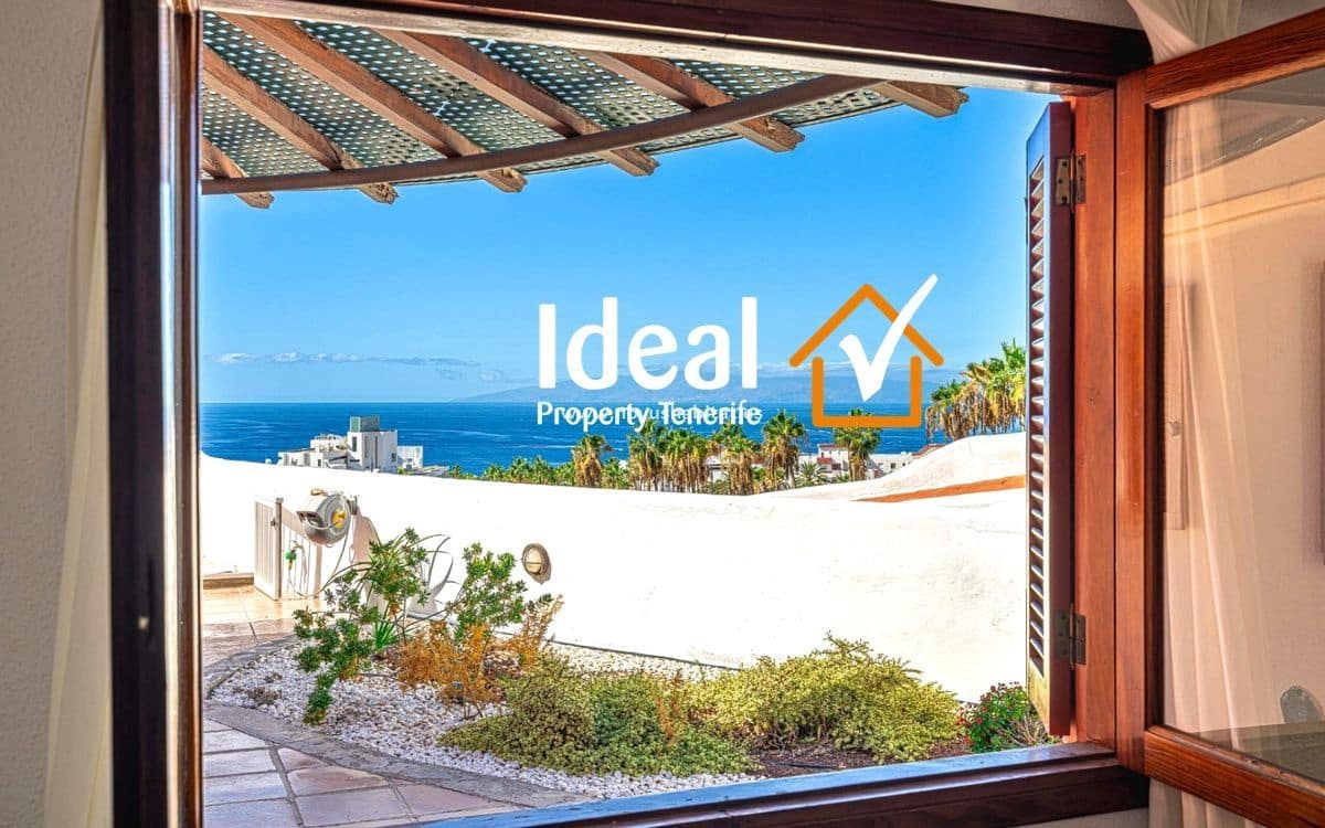 4 quarto Moradia para venda em Costa Adeje com piscina garagem - 1 150 000 € (Ref: 9633831)