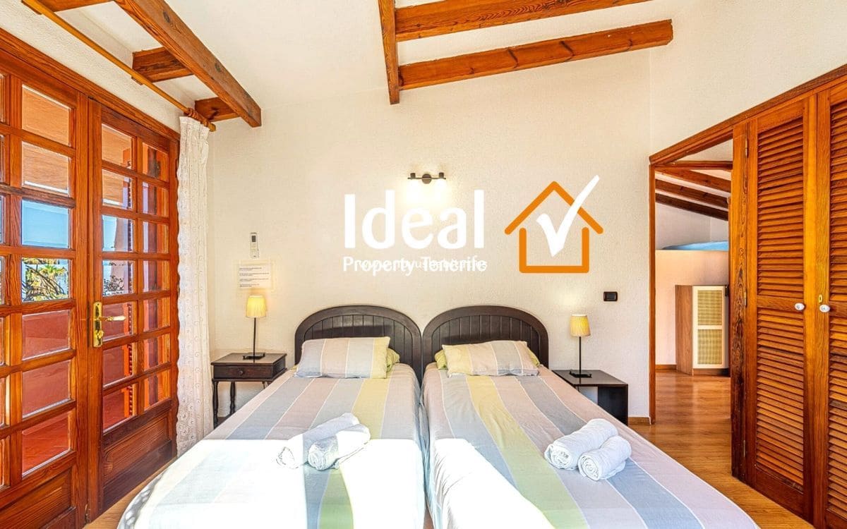 4 quarto Moradia para venda em Costa Adeje com piscina garagem - 1 150 000 € (Ref: 9633831)