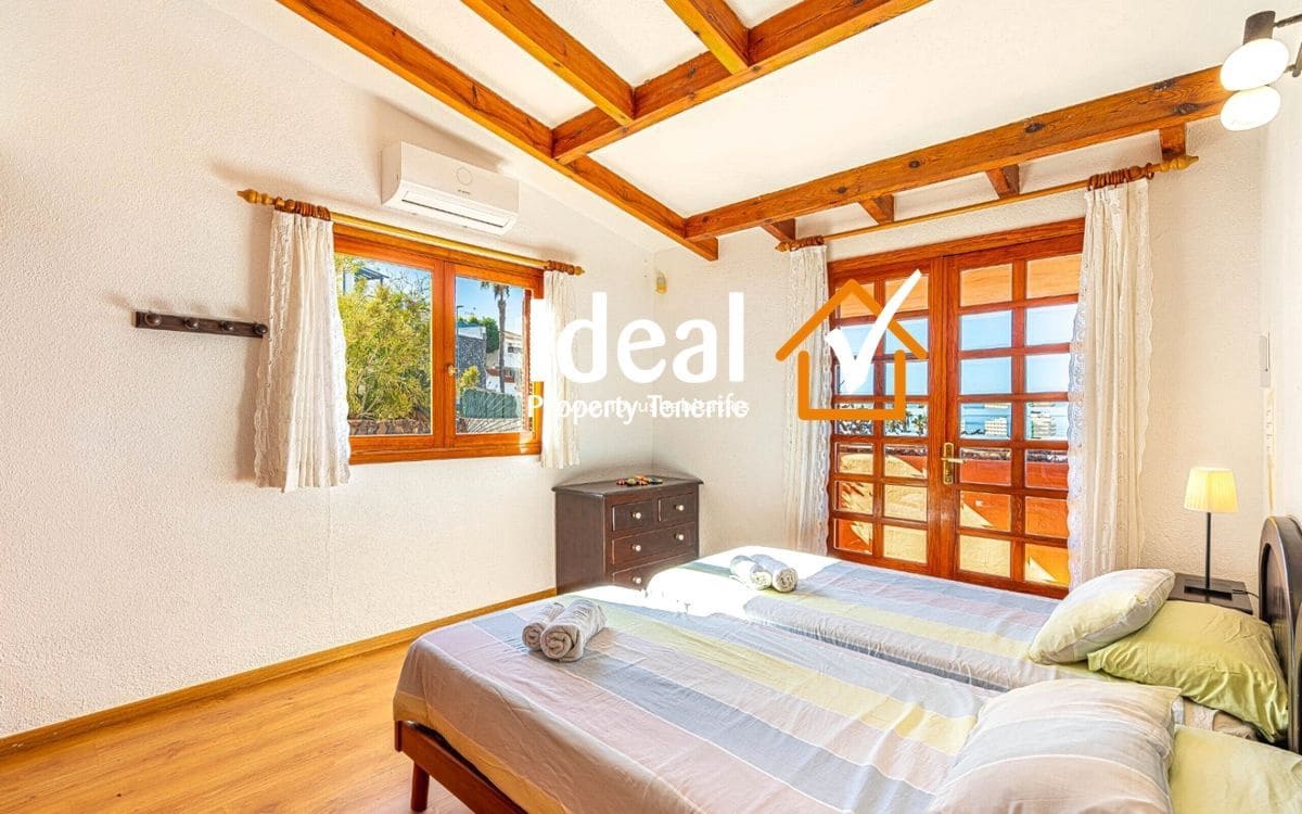 4 quarto Moradia para venda em Costa Adeje com piscina garagem - 1 150 000 € (Ref: 9633831)