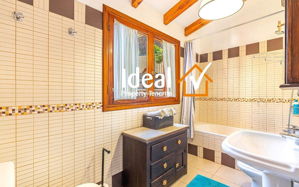4 quarto Moradia para venda em Costa Adeje com piscina garagem - 1 150 000 € (Ref: 9633831)