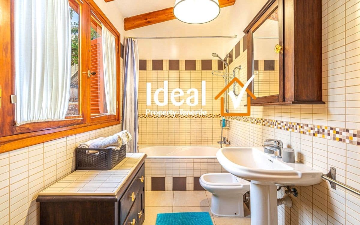 4 quarto Moradia para venda em Costa Adeje com piscina garagem - 1 150 000 € (Ref: 9633831)