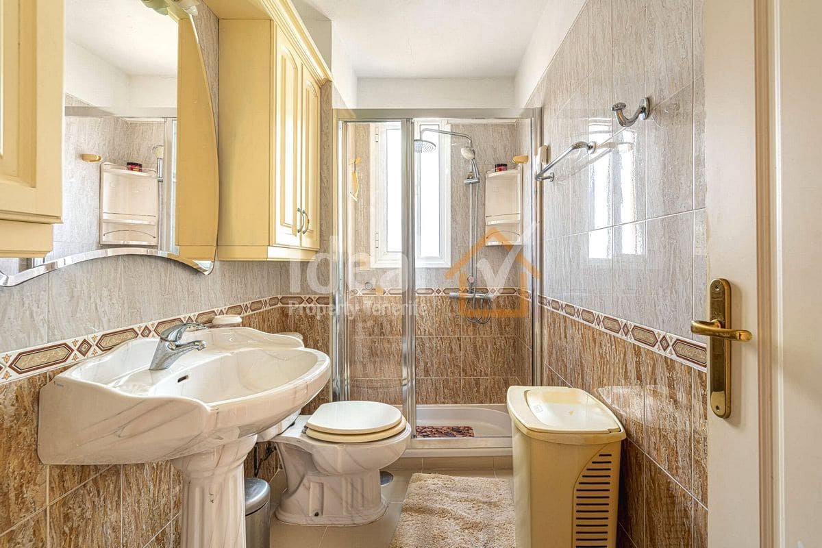 1 quarto Apartamento para venda em Playa de las Americas com piscina - 330 000 € (Ref: 9643733)