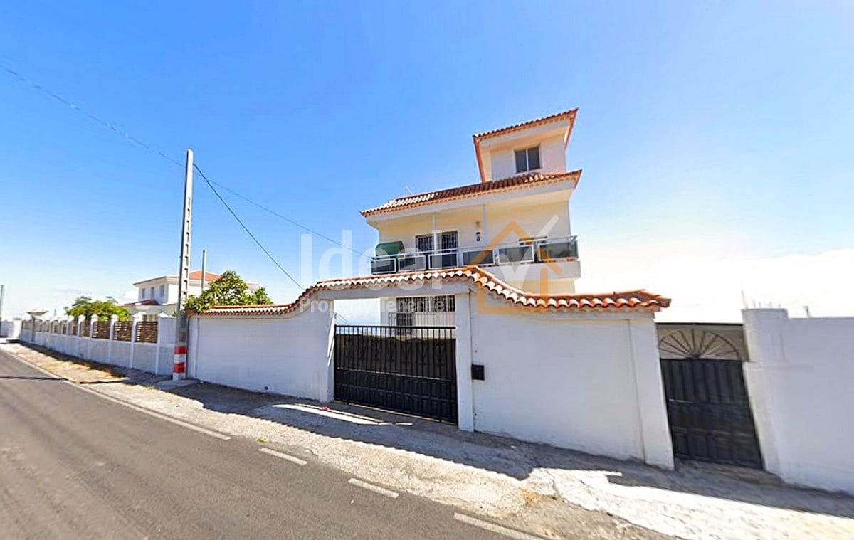Chalet de 7 habitaciones en Arona en venta con garaje - 699.000 € (Ref: 9655658)