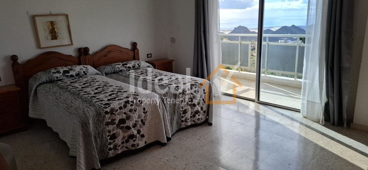 Chalet de 7 habitaciones en Arona en venta con garaje - 699.000 € (Ref: 9655658)