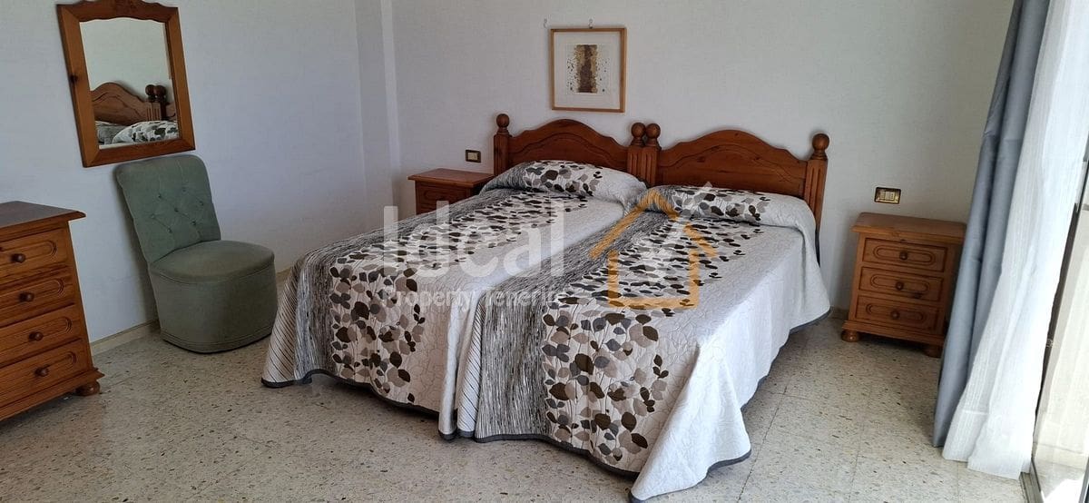 Chalet de 7 habitaciones en Arona en venta con garaje - 699.000 € (Ref: 9655658)