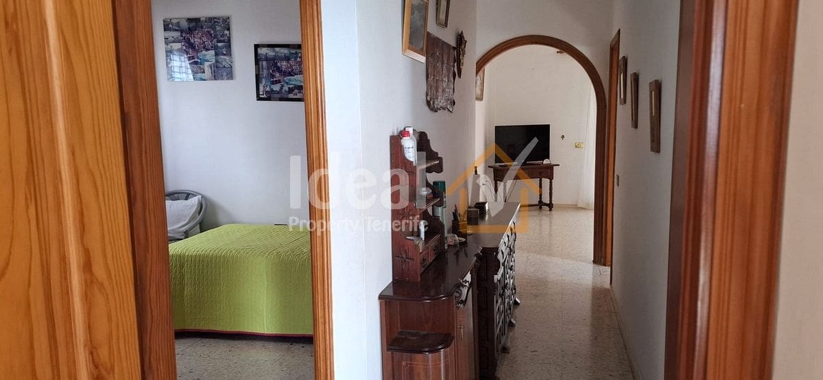 Chalet de 7 habitaciones en Arona en venta con garaje - 699.000 € (Ref: 9655658)