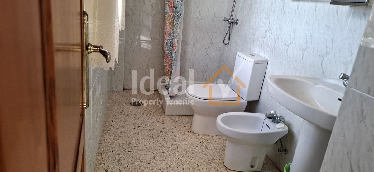 Chalet de 7 habitaciones en Arona en venta con garaje - 699.000 € (Ref: 9655658)