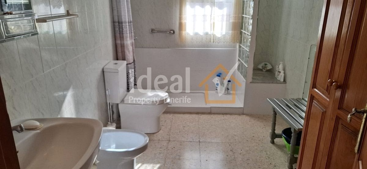 Chalet de 7 habitaciones en Arona en venta con garaje - 699.000 € (Ref: 9655658)