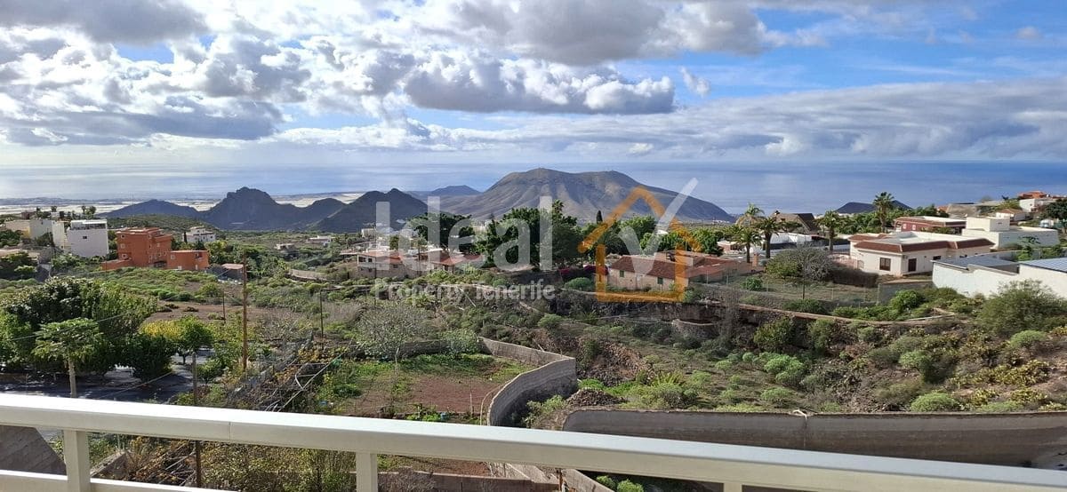 Chalet de 7 habitaciones en Arona en venta con garaje - 699.000 € (Ref: 9655658)