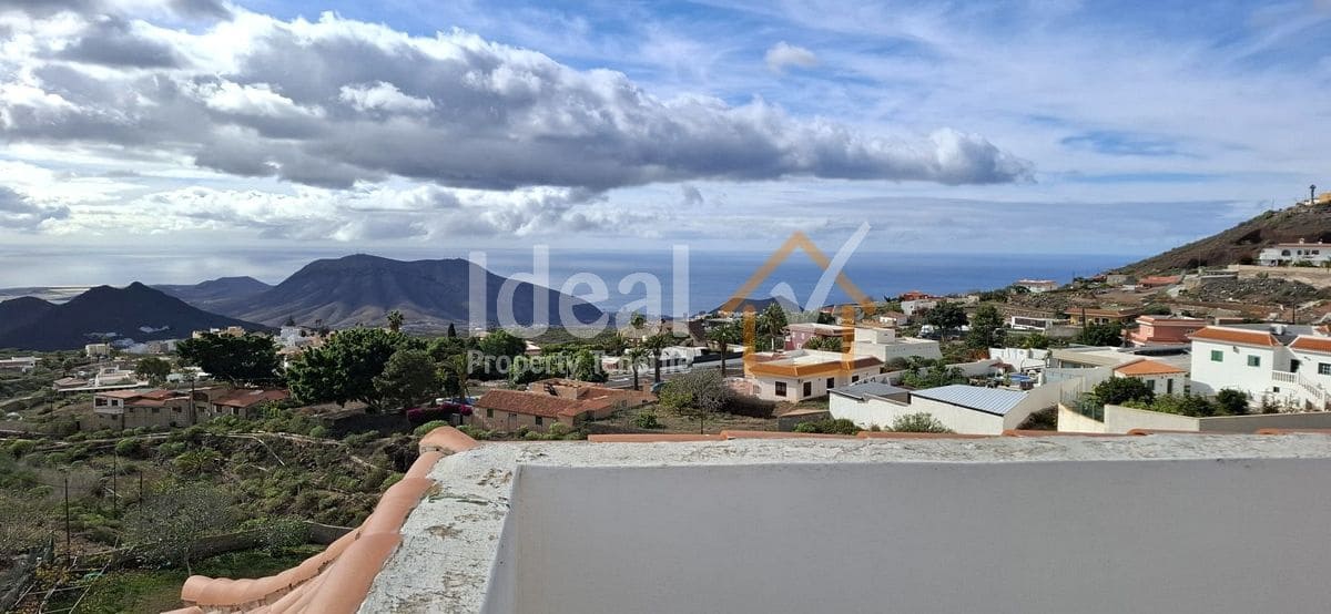 Chalet de 7 habitaciones en Arona en venta con garaje - 699.000 € (Ref: 9655658)