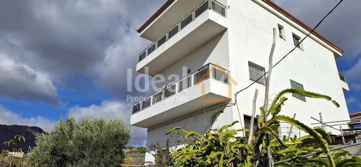 Chalet de 7 habitaciones en Arona en venta con garaje - 699.000 € (Ref: 9655658)