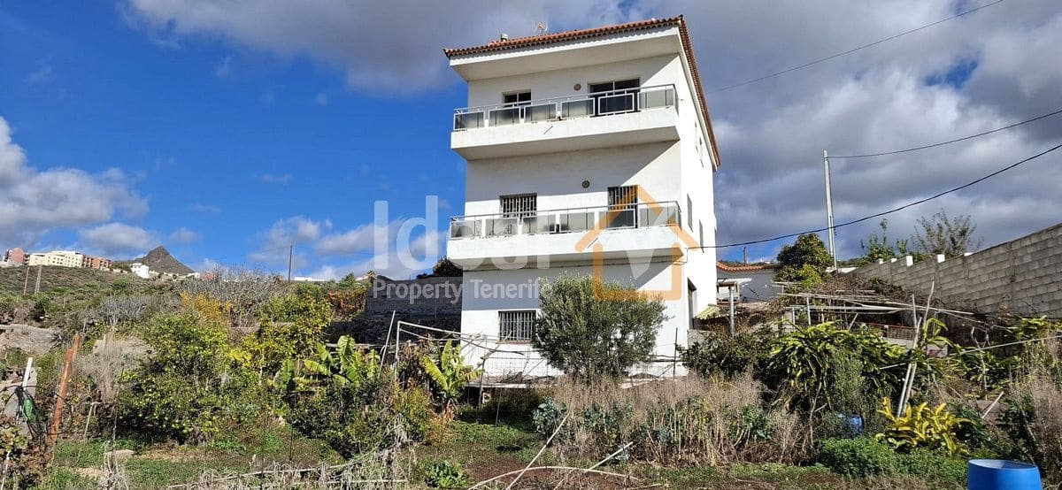 Chalet de 7 habitaciones en Arona en venta con garaje - 699.000 € (Ref: 9655658)