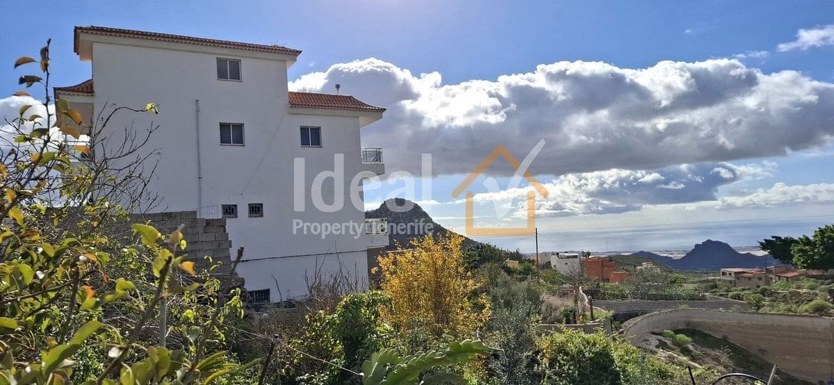 Chalet de 7 habitaciones en Arona en venta con garaje - 699.000 € (Ref: 9655658)