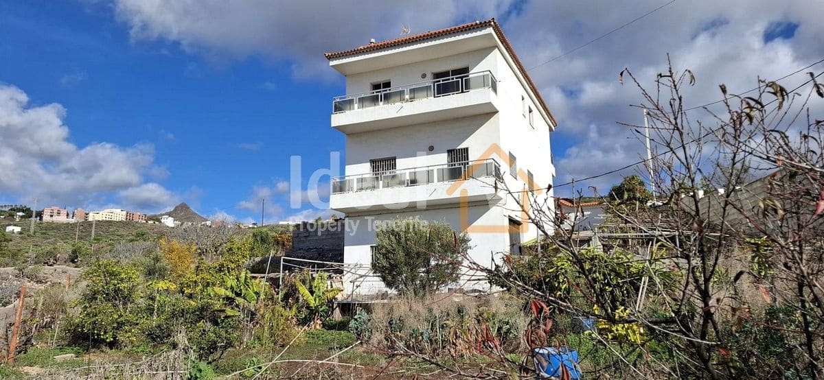 Chalet de 7 habitaciones en Arona en venta con garaje - 699.000 € (Ref: 9655658)