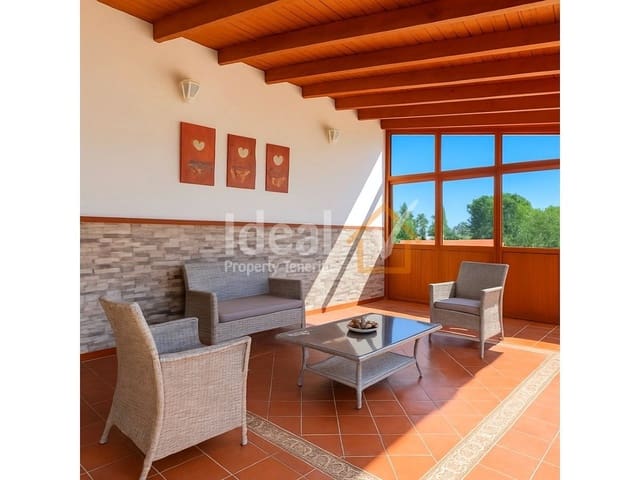 8 makuuhuone Huvila myytävänä paikassa La Esperanza, El Rosario mukana uima-altaan - 649 000 € (Ref: 9658315)