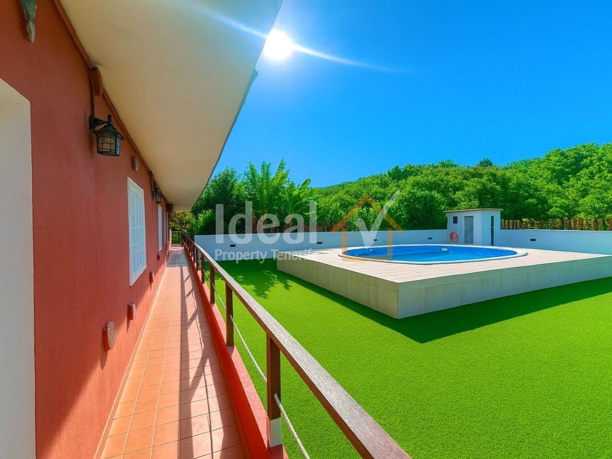 8 soverom Villa til salgs i La Esperanza med svømmebasseng - € 649 000 (Ref: 9658315)