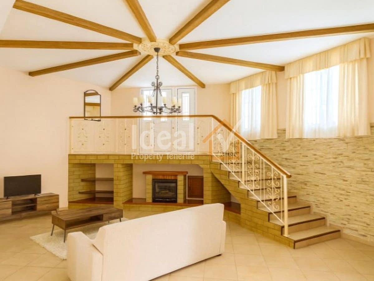 8 soverom Villa til salgs i La Esperanza med svømmebasseng - € 649 000 (Ref: 9658315)