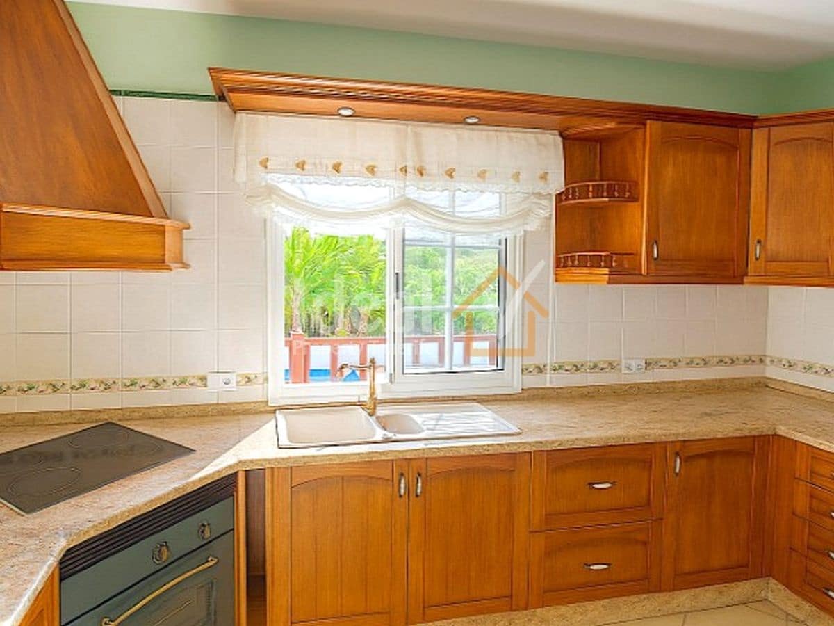 8 soverom Villa til salgs i La Esperanza med svømmebasseng - € 649 000 (Ref: 9658315)