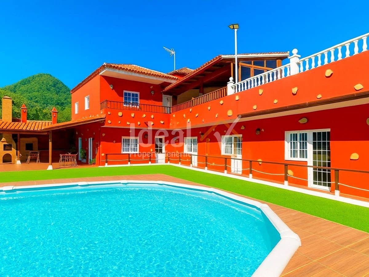 8 soverom Villa til salgs i La Esperanza med svømmebasseng - € 649 000 (Ref: 9658315)