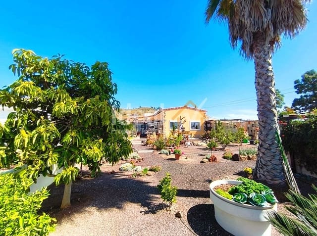 Chalet de 3 habitaciones en La Escalona, Vilaflor en venta con piscina garaje - 548.000 € (Ref: 9777640)