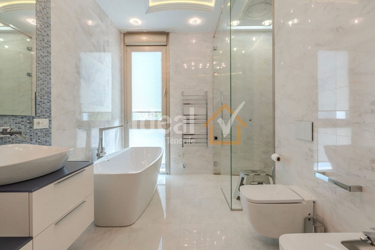 5 chambre Villa/Maison à vendre à Torviscas avec piscine garage - 2 100 000 € (Ref: 9788134)