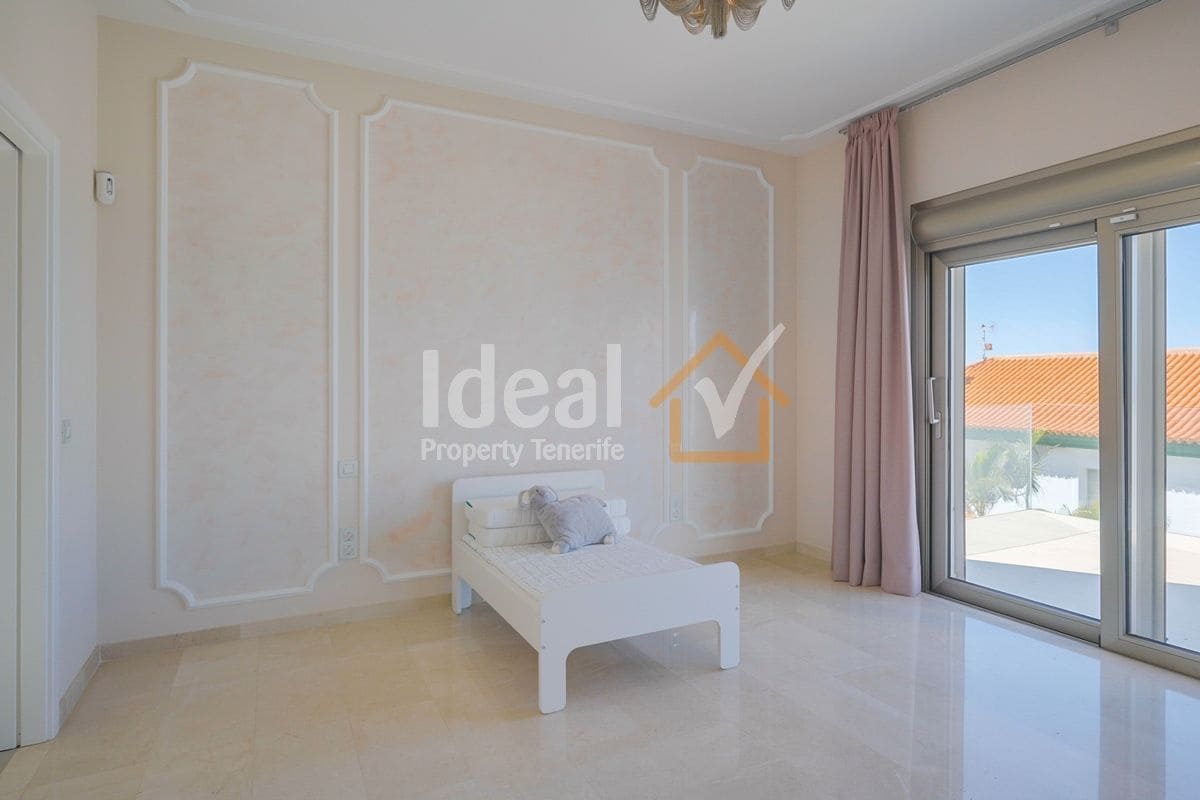 5 chambre Villa/Maison à vendre à Torviscas avec piscine garage - 2 100 000 € (Ref: 9788134)