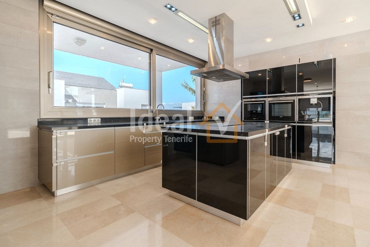 5 chambre Villa/Maison à vendre à Torviscas avec piscine garage - 2 100 000 € (Ref: 9788134)