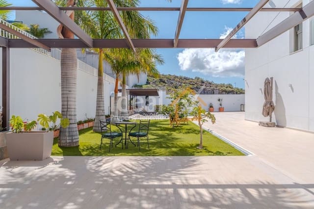 5 chambre Villa/Maison à vendre à Torviscas, Adeje avec piscine garage - 2 100 000 € (Ref: 9788134)