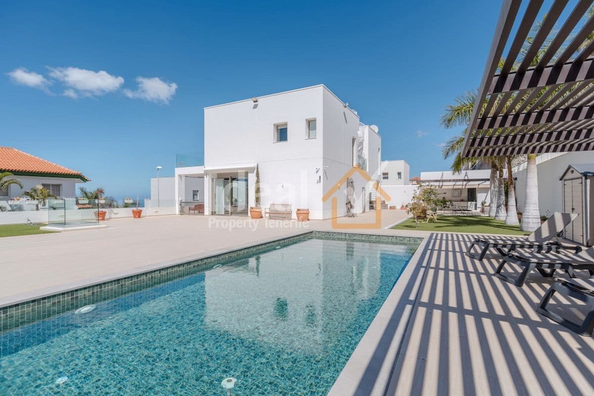 5 chambre Villa/Maison à vendre à Torviscas avec piscine garage - 2 100 000 € (Ref: 9788134)