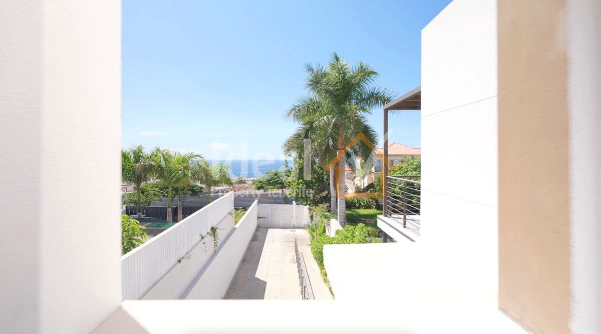 Chalet de 5 habitaciones en El Madroñal en venta con piscina garaje - 2.730.000 € (Ref: 9806068)