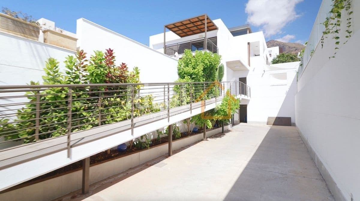 Chalet de 5 habitaciones en El Madroñal en venta con piscina garaje - 2.730.000 € (Ref: 9806068)