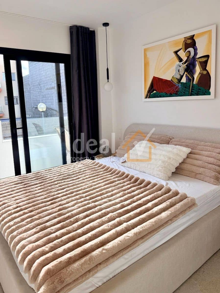 2 soveværelse Lejlighed til salg i Los Abrigos - € 320.000 (Ref: 9816975)