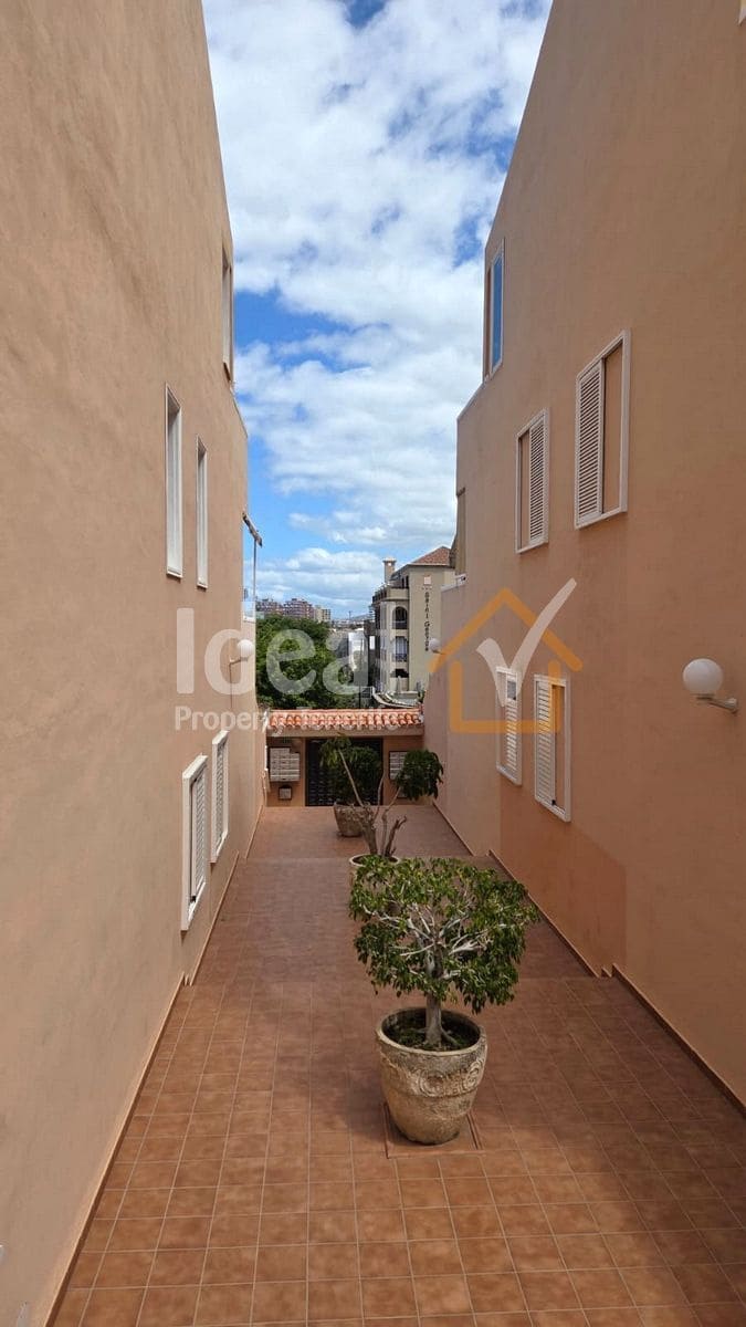1 bedroom Apartment for sale in Los Cristianos with garage - € 380,000 (Ref: 9838876)