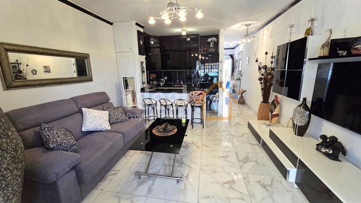 1 bedroom Apartment for sale in Los Cristianos with garage - € 380,000 (Ref: 9838876)