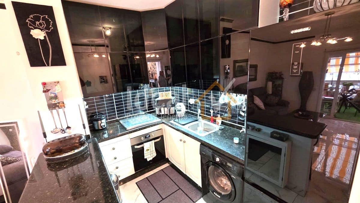 1 bedroom Apartment for sale in Los Cristianos with garage - € 380,000 (Ref: 9838876)