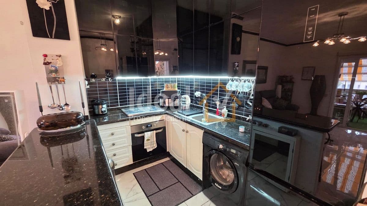 1 bedroom Apartment for sale in Los Cristianos with garage - € 380,000 (Ref: 9838876)