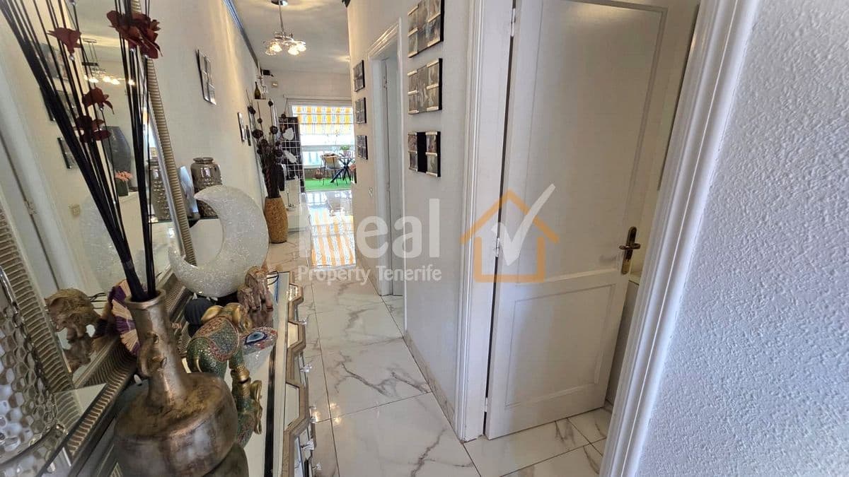 1 bedroom Apartment for sale in Los Cristianos with garage - € 380,000 (Ref: 9838876)