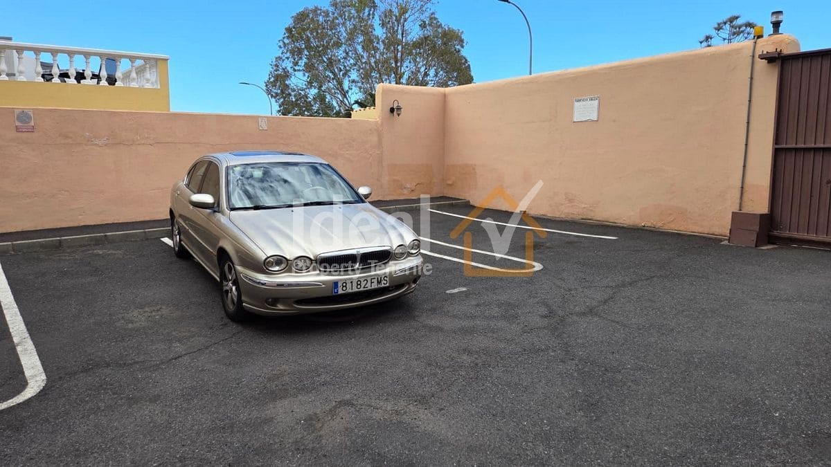 1 bedroom Apartment for sale in Los Cristianos with garage - € 380,000 (Ref: 9838876)