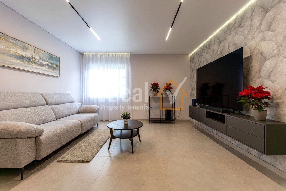 4 soveværelse Semi-Rækkehus til salg i Adeje med swimmingpool garage - € 585.000 (Ref: 9866452)