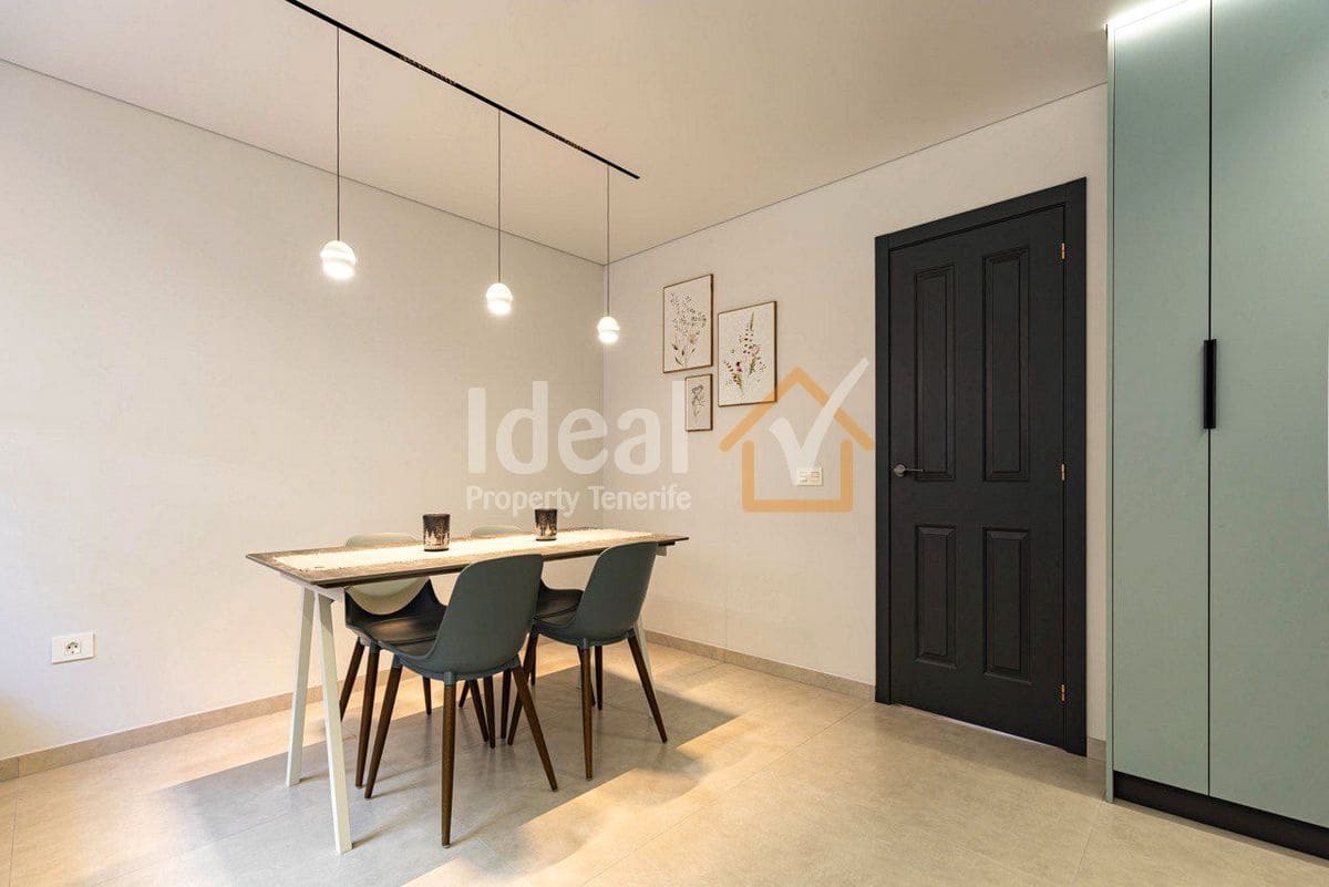 4 soveværelse Semi-Rækkehus til salg i Adeje med swimmingpool garage - € 585.000 (Ref: 9866452)