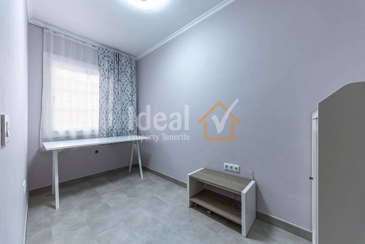 4 soveværelse Semi-Rækkehus til salg i Adeje med swimmingpool garage - € 585.000 (Ref: 9866452)