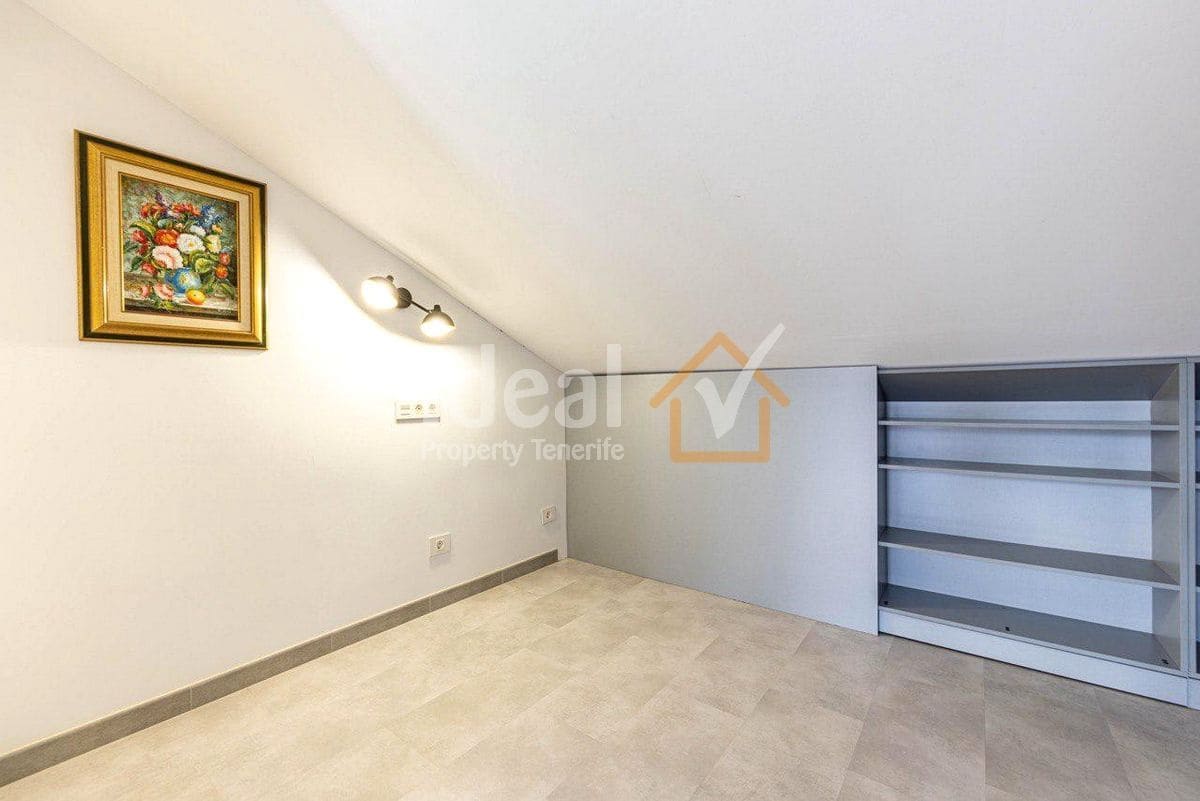 4 soveværelse Semi-Rækkehus til salg i Adeje med swimmingpool garage - € 585.000 (Ref: 9866452)