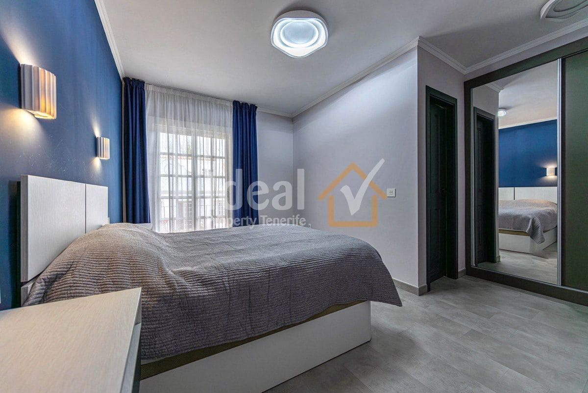 4 soveværelse Semi-Rækkehus til salg i Adeje med swimmingpool garage - € 585.000 (Ref: 9866452)