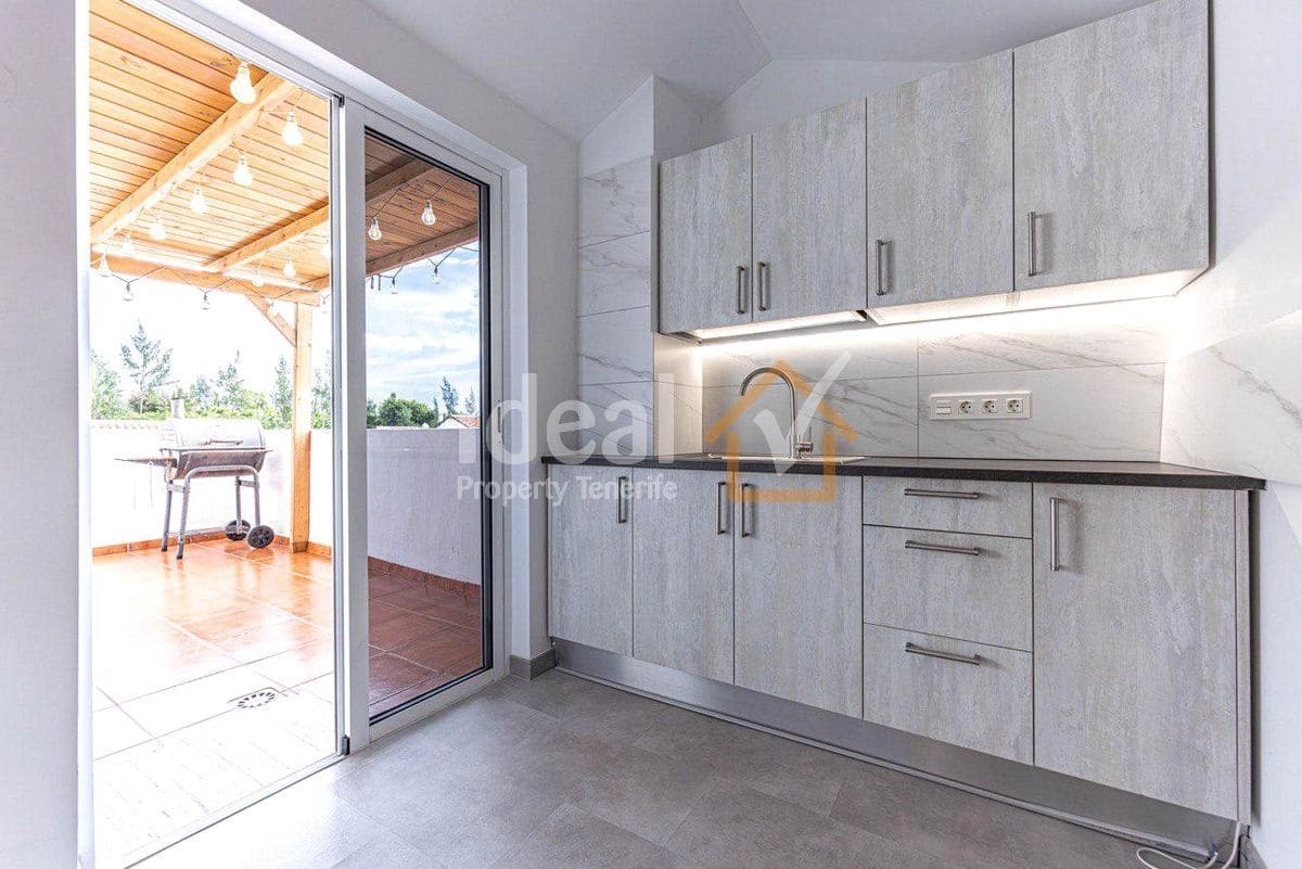 4 soveværelse Semi-Rækkehus til salg i Adeje med swimmingpool garage - € 585.000 (Ref: 9866452)