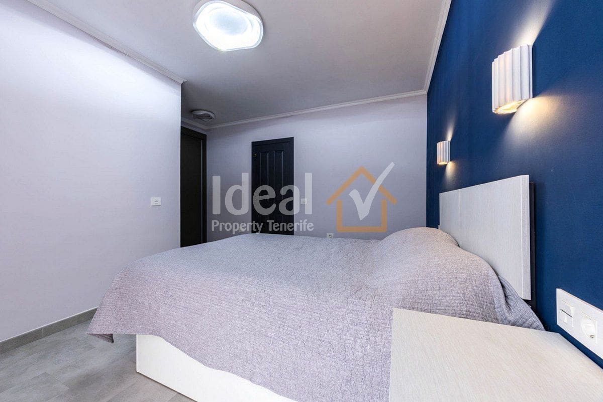 4 soveværelse Semi-Rækkehus til salg i Adeje med swimmingpool garage - € 585.000 (Ref: 9866452)