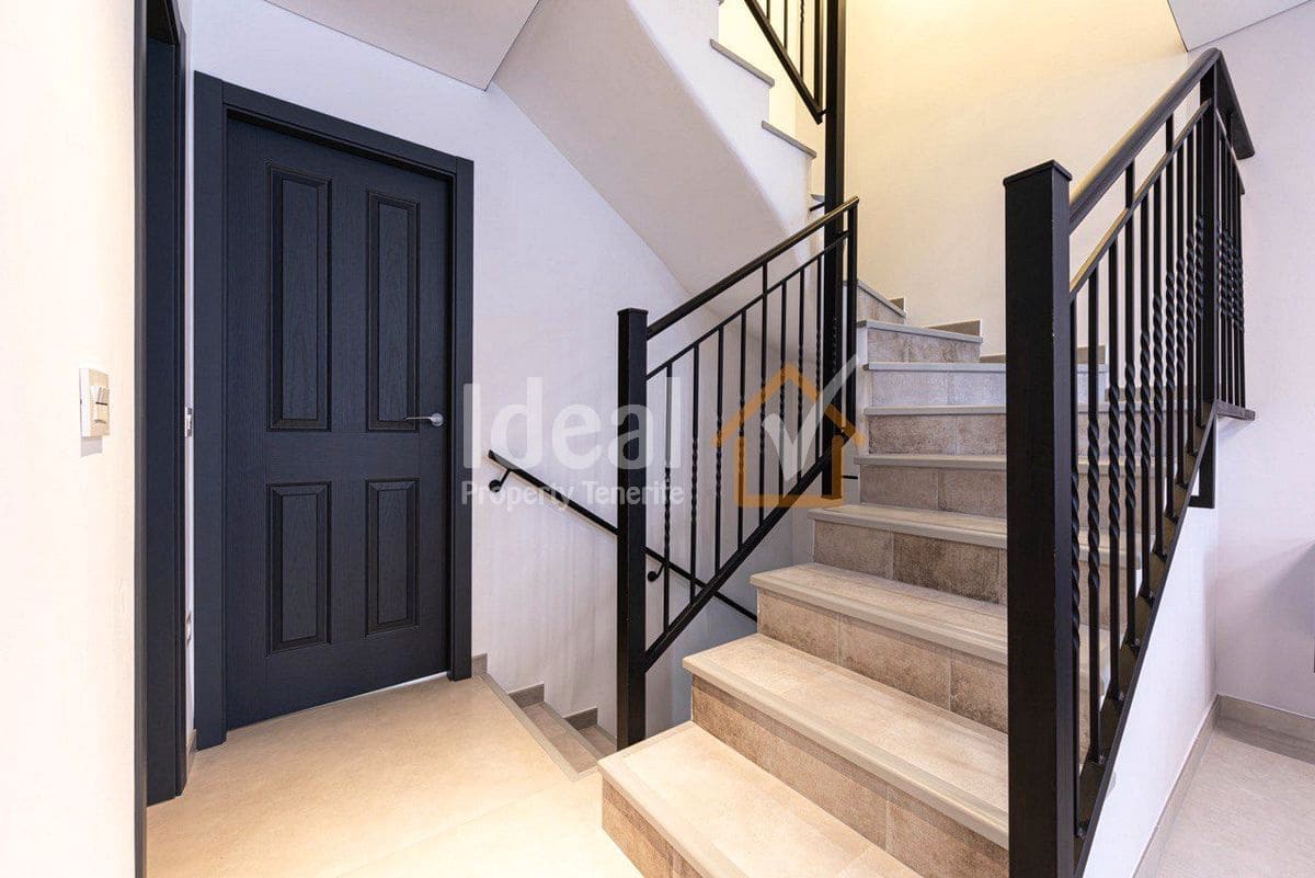 4 soveværelse Semi-Rækkehus til salg i Adeje med swimmingpool garage - € 585.000 (Ref: 9866452)