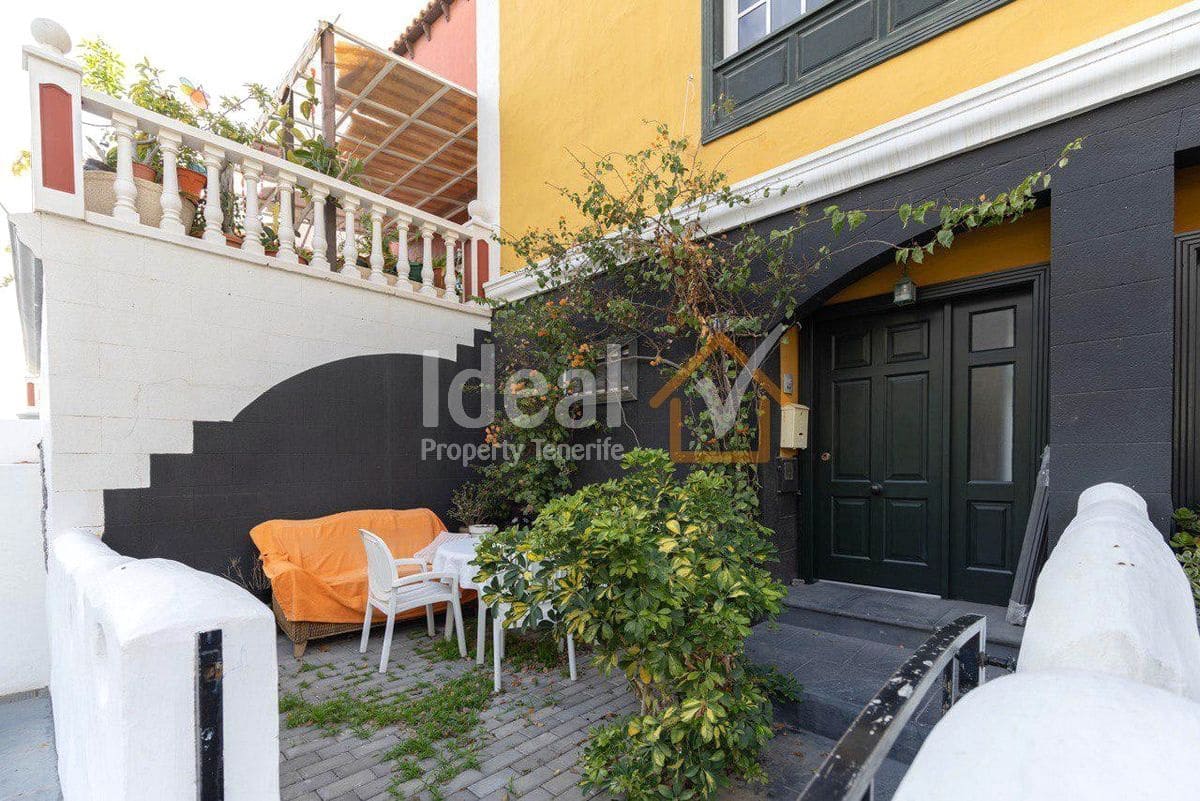 4 soveværelse Semi-Rækkehus til salg i Adeje med swimmingpool garage - € 585.000 (Ref: 9866452)