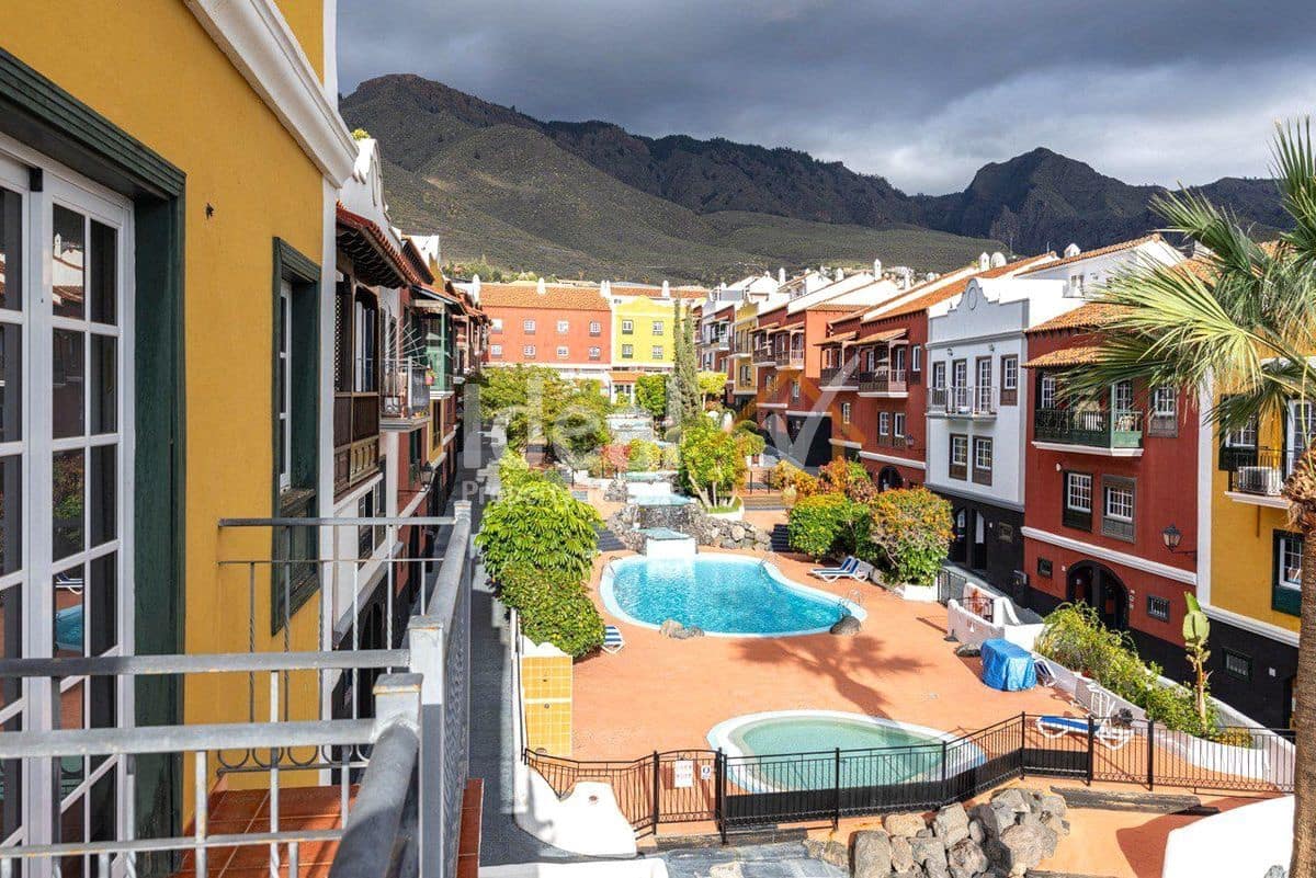 4 soveværelse Semi-Rækkehus til salg i Adeje med swimmingpool garage - € 585.000 (Ref: 9866452)